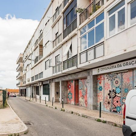 Stroll To Coffee Shops Near A Renovated Hillside Apartment In Graca Lisboa Dış mekan fotoğraf