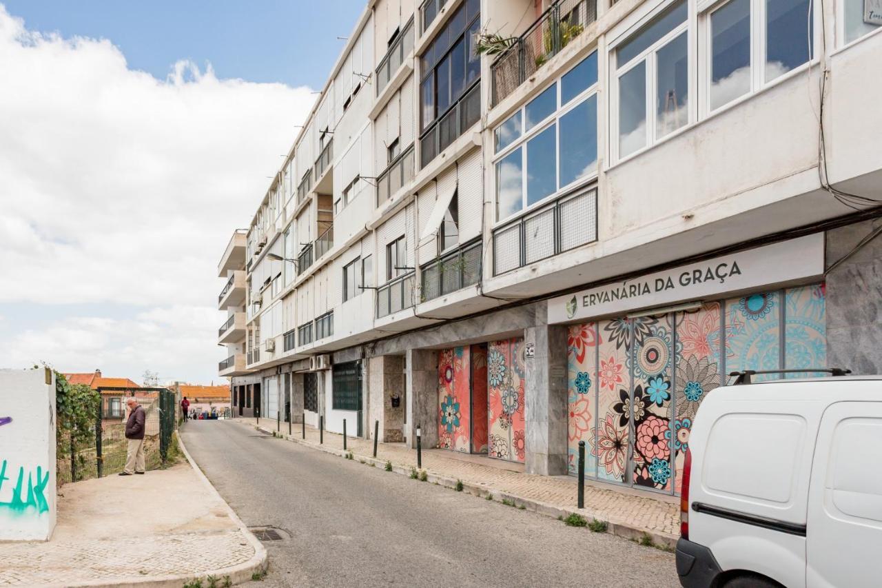 Stroll To Coffee Shops Near A Renovated Hillside Apartment In Graca Lisboa Dış mekan fotoğraf