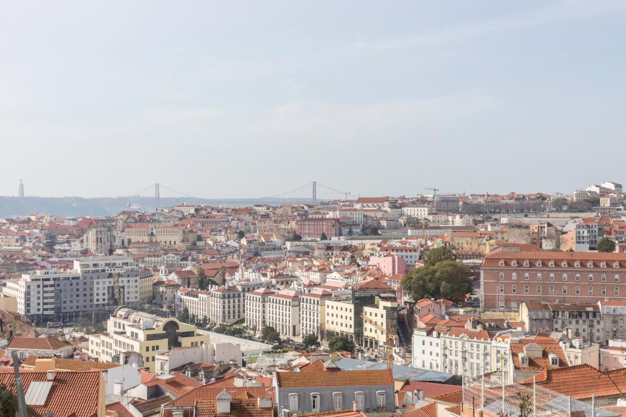 Stroll To Coffee Shops Near A Renovated Hillside Apartment In Graca Lisboa Dış mekan fotoğraf