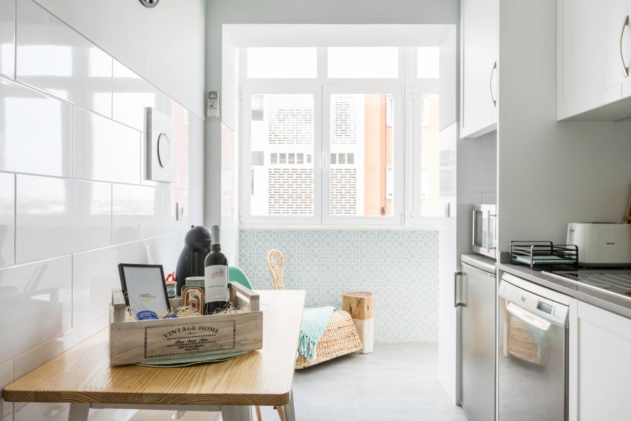 Stroll To Coffee Shops Near A Renovated Hillside Apartment In Graca Lisboa Dış mekan fotoğraf