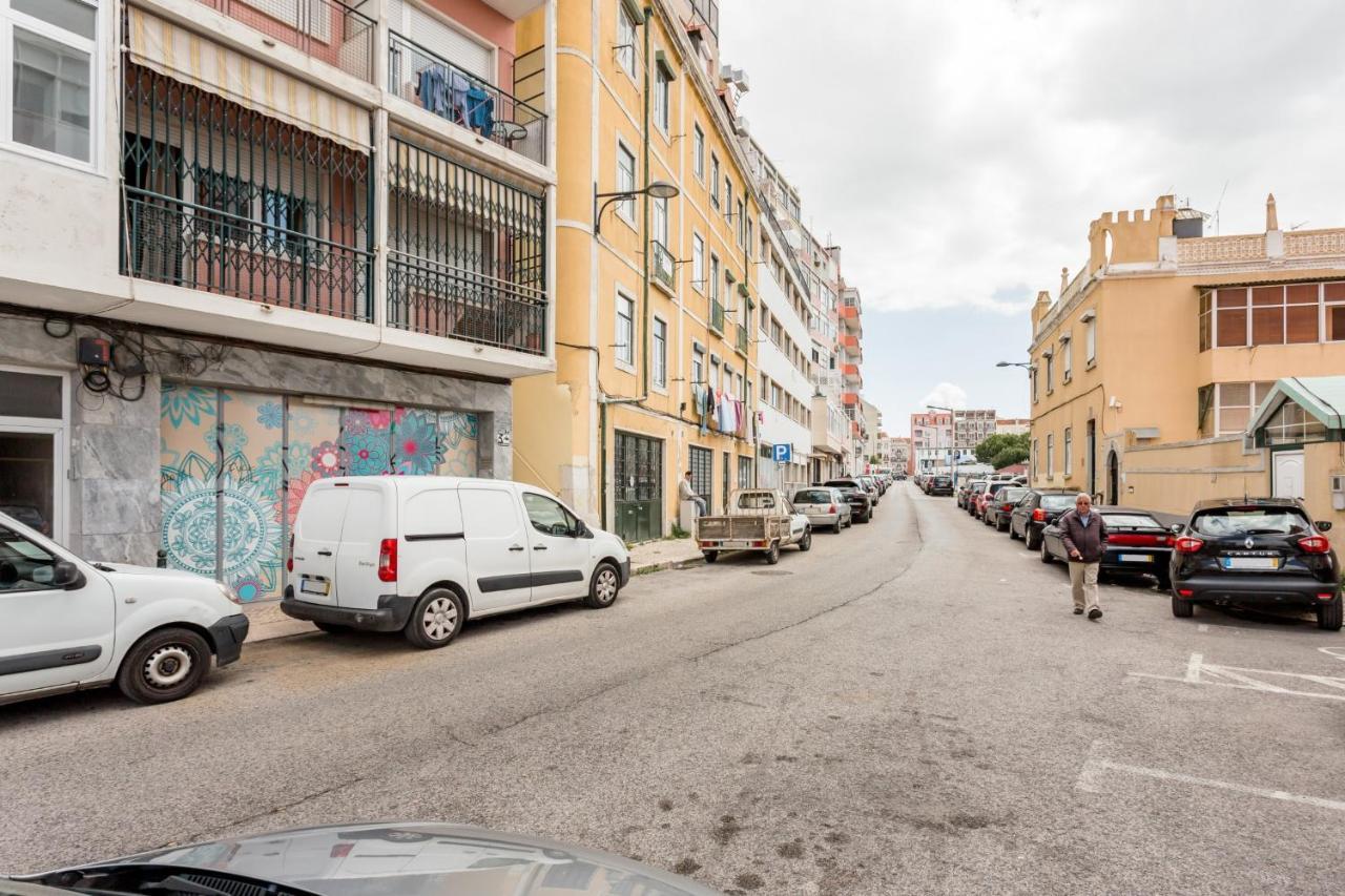 Stroll To Coffee Shops Near A Renovated Hillside Apartment In Graca Lisboa Dış mekan fotoğraf