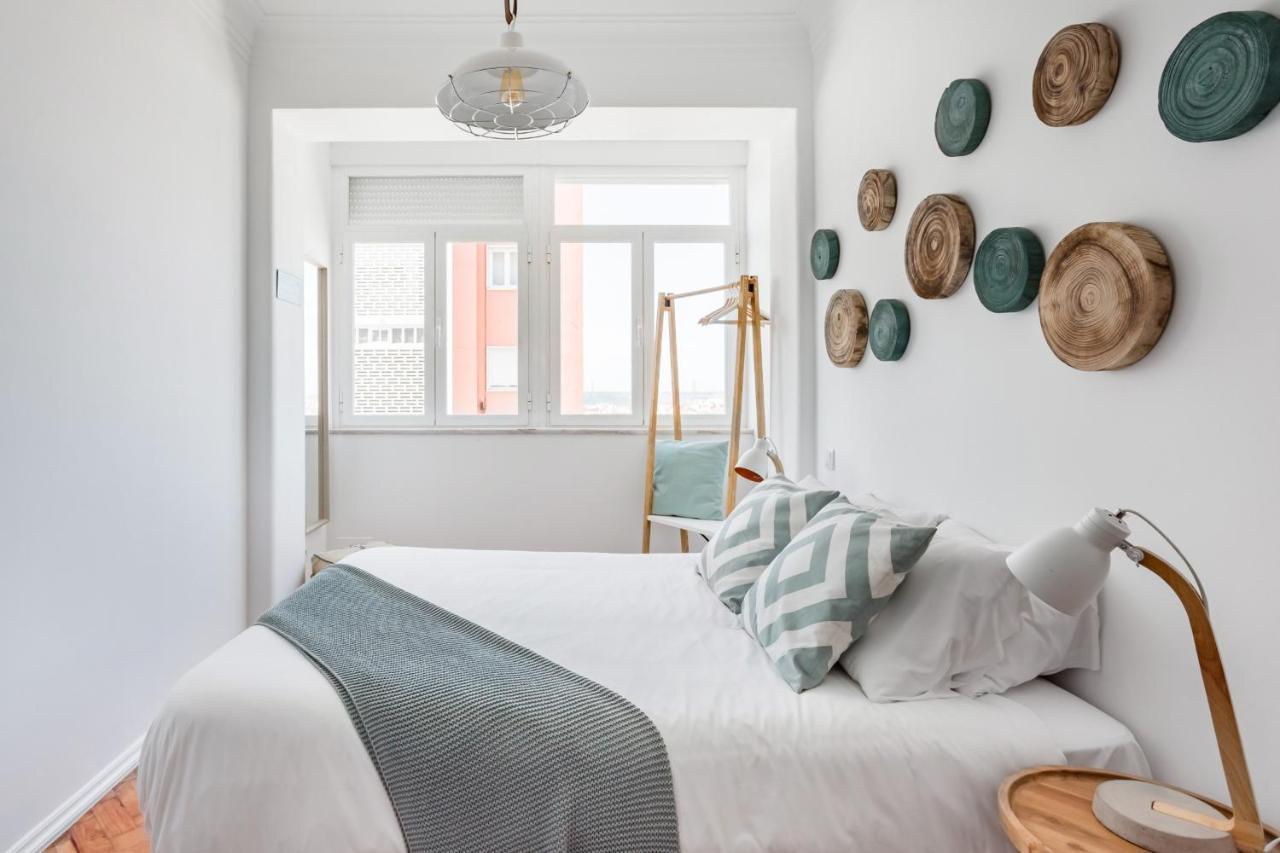 Stroll To Coffee Shops Near A Renovated Hillside Apartment In Graca Lisboa Dış mekan fotoğraf