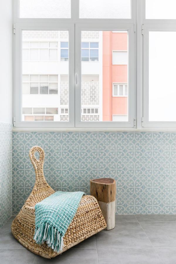 Stroll To Coffee Shops Near A Renovated Hillside Apartment In Graca Lisboa Dış mekan fotoğraf