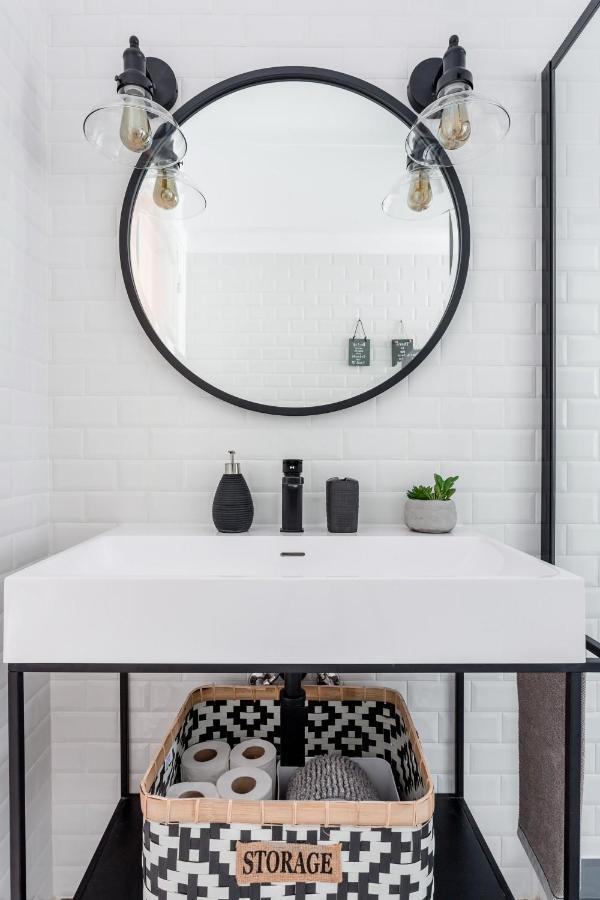 Stroll To Coffee Shops Near A Renovated Hillside Apartment In Graca Lisboa Dış mekan fotoğraf