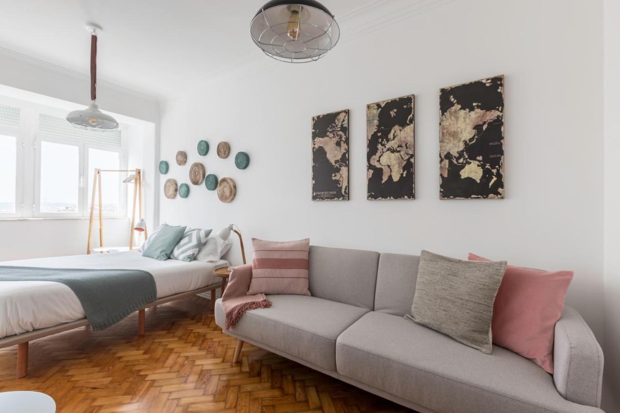Stroll To Coffee Shops Near A Renovated Hillside Apartment In Graca Lisboa Dış mekan fotoğraf